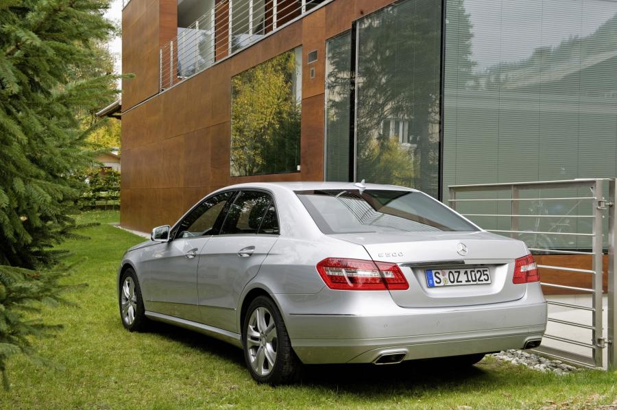  Mercedes-Benz E-Class 2010 года  (фото 6 из 128)